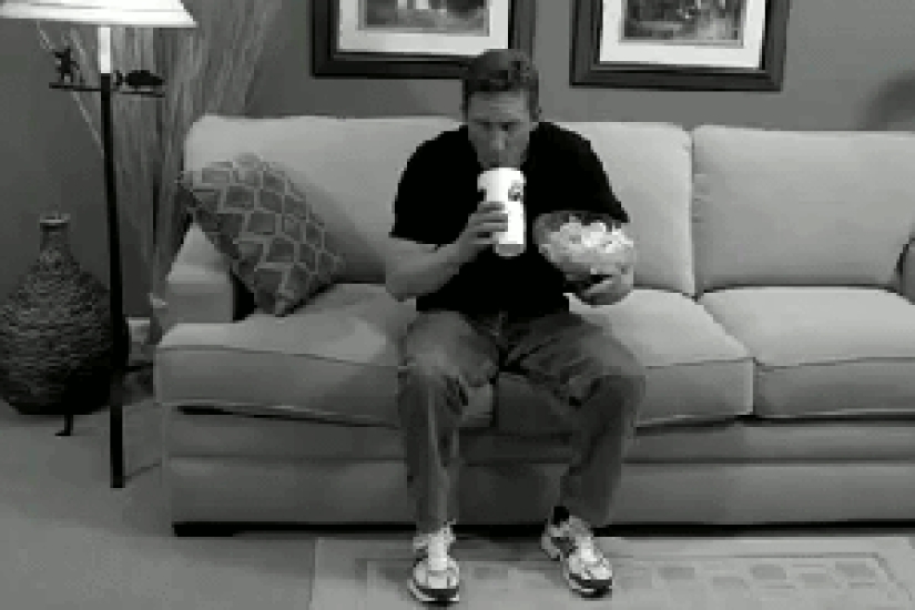 21 the most ridiculous gif about inept people from the "shop on the couch" advertisement