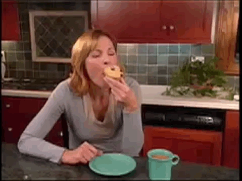 21 the most ridiculous gif about inept people from the "shop on the couch" advertisement