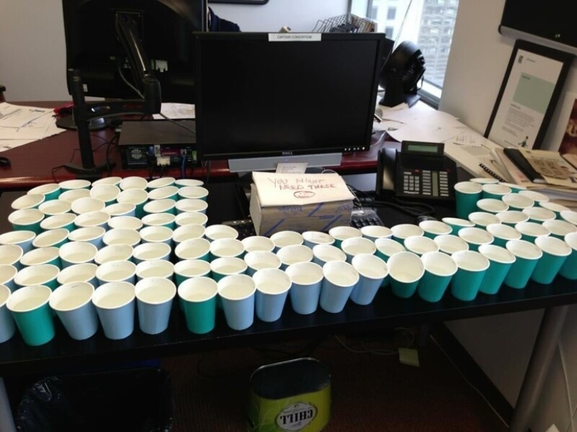22 examples of the best office pranks and jokes Pictolic
