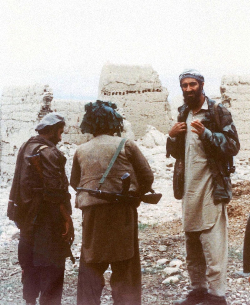 22 imágenes de la vida de Osama bin Laden y su familia