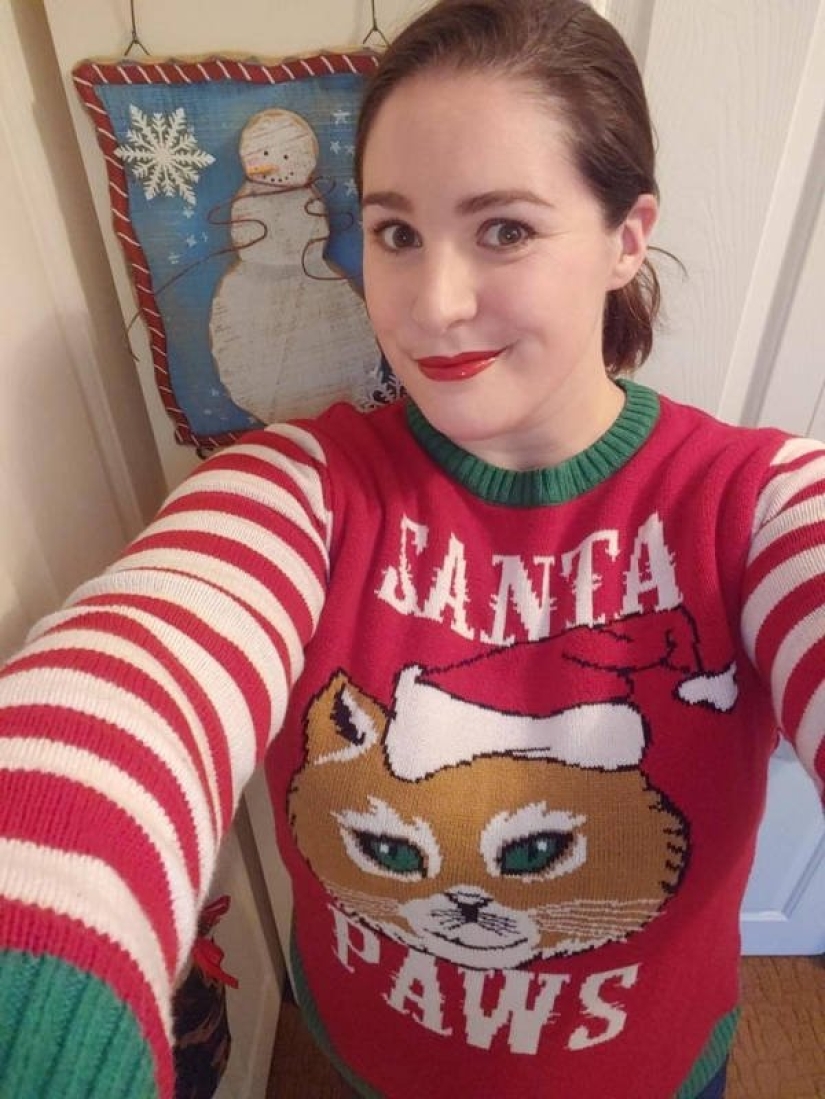 24 ridiculous sweaters that mock Christmas