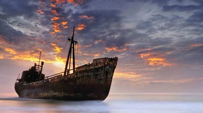 25 abandoned ships from around the world