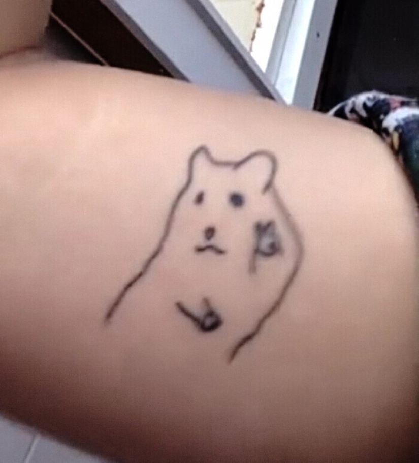 25 de los afortunados ganadores en el concurso para el estúpido tatuaje