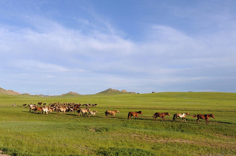 25 most beautiful places where no one will disturb you