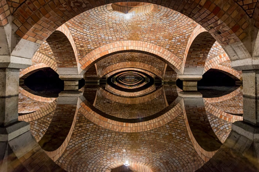 25 photos in which it is unclear where the reflection is and where the reality is