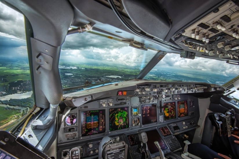 25 photos taken by pilots from aircraft cabins