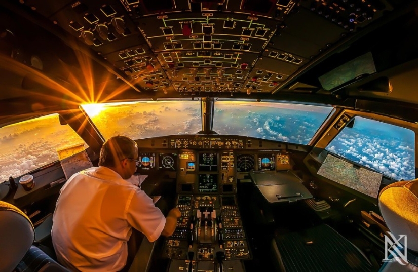 25 photos taken by pilots from aircraft cabins