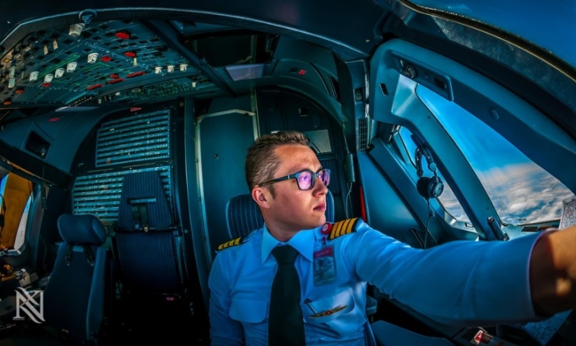 25 photos taken by pilots from aircraft cabins