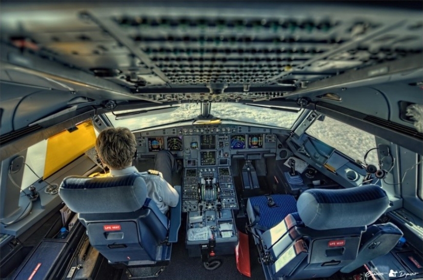25 photos taken by pilots from aircraft cabins