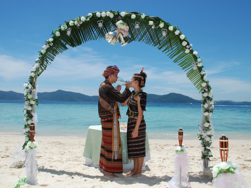 25 surprisingly strange wedding traditions from around the world