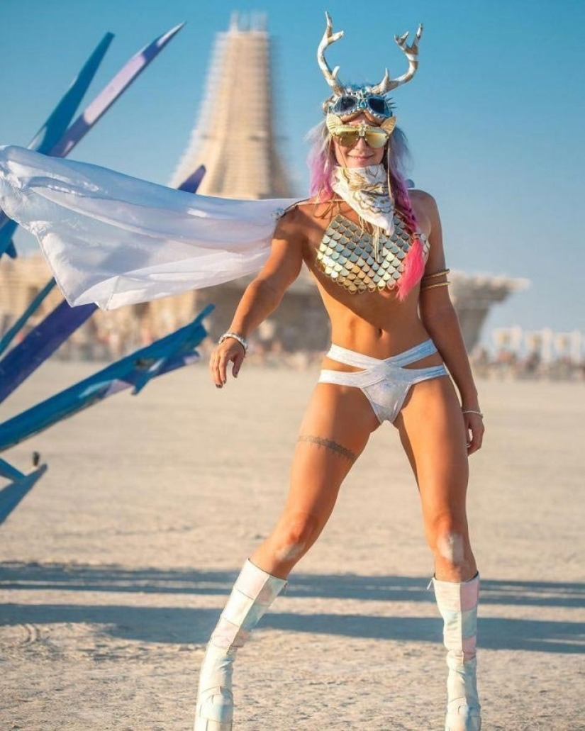 30 photos of hot girls from the festival of light and fire "Burning Man 2018"