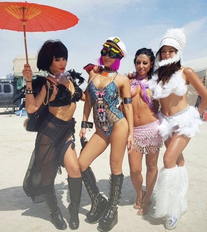 30 photos of hot girls from the festival of light and fire "Burning Man 2018"