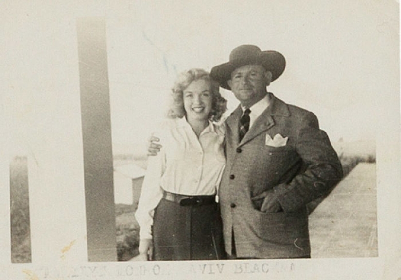 30 previously unpublished pictures of Marilyn Monroe will be put up for auction