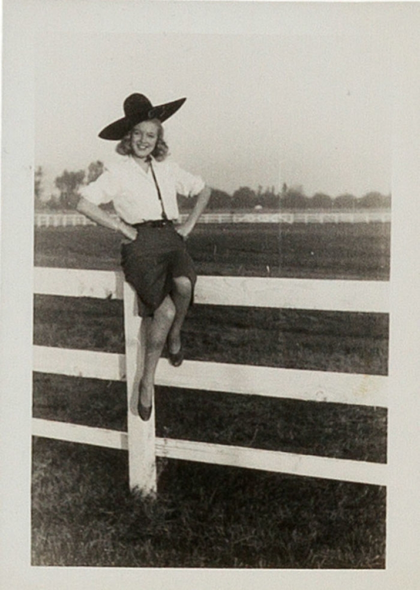 30 previously unpublished pictures of Marilyn Monroe will be put up for auction