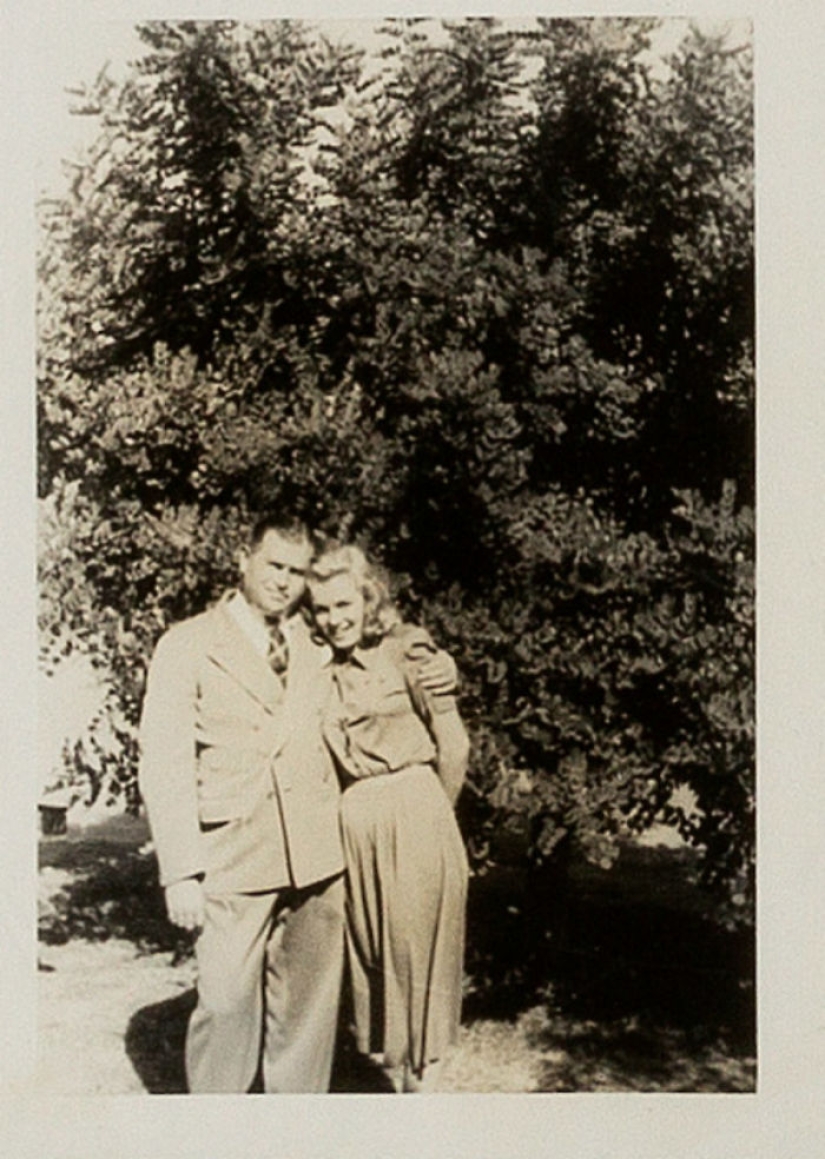 30 previously unpublished pictures of Marilyn Monroe will be put up for auction