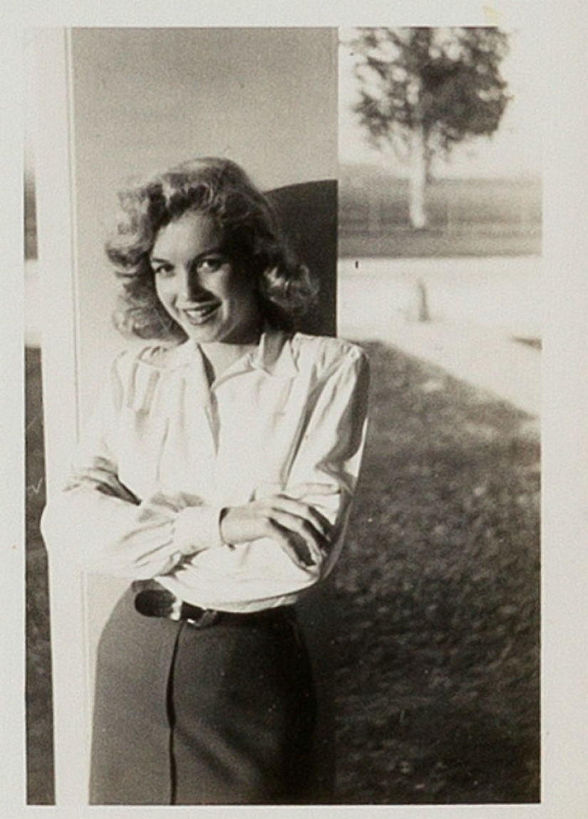 30 previously unpublished pictures of Marilyn Monroe will be put up for auction