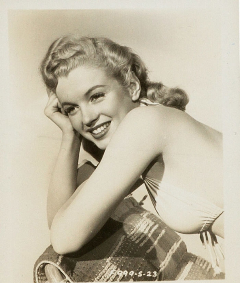 30 previously unpublished pictures of Marilyn Monroe will be put up for auction