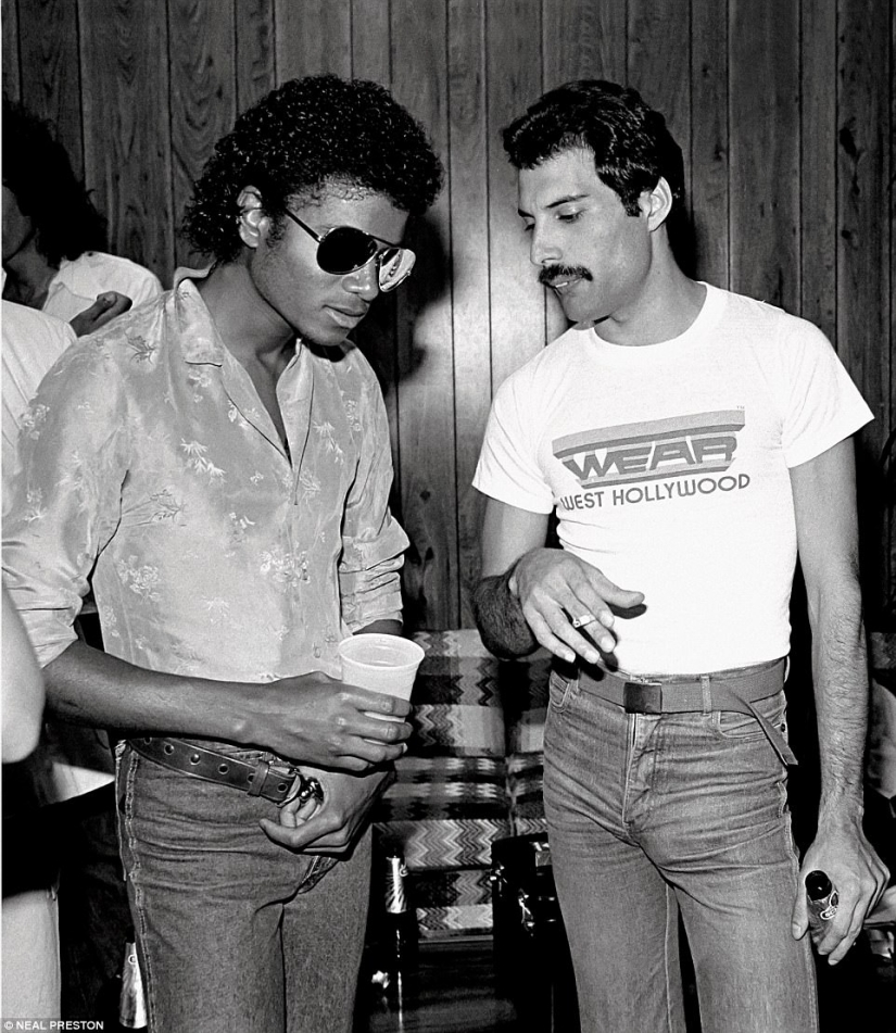 50 years with iconic rock musicians: Behind-the-scenes footage from the famous photographer Neil Preston