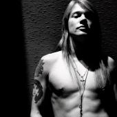 50 years with iconic rock musicians: Behind-the-scenes footage from the famous photographer Neil Preston