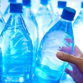 7 razones para nunca volver a beber agua embotellada