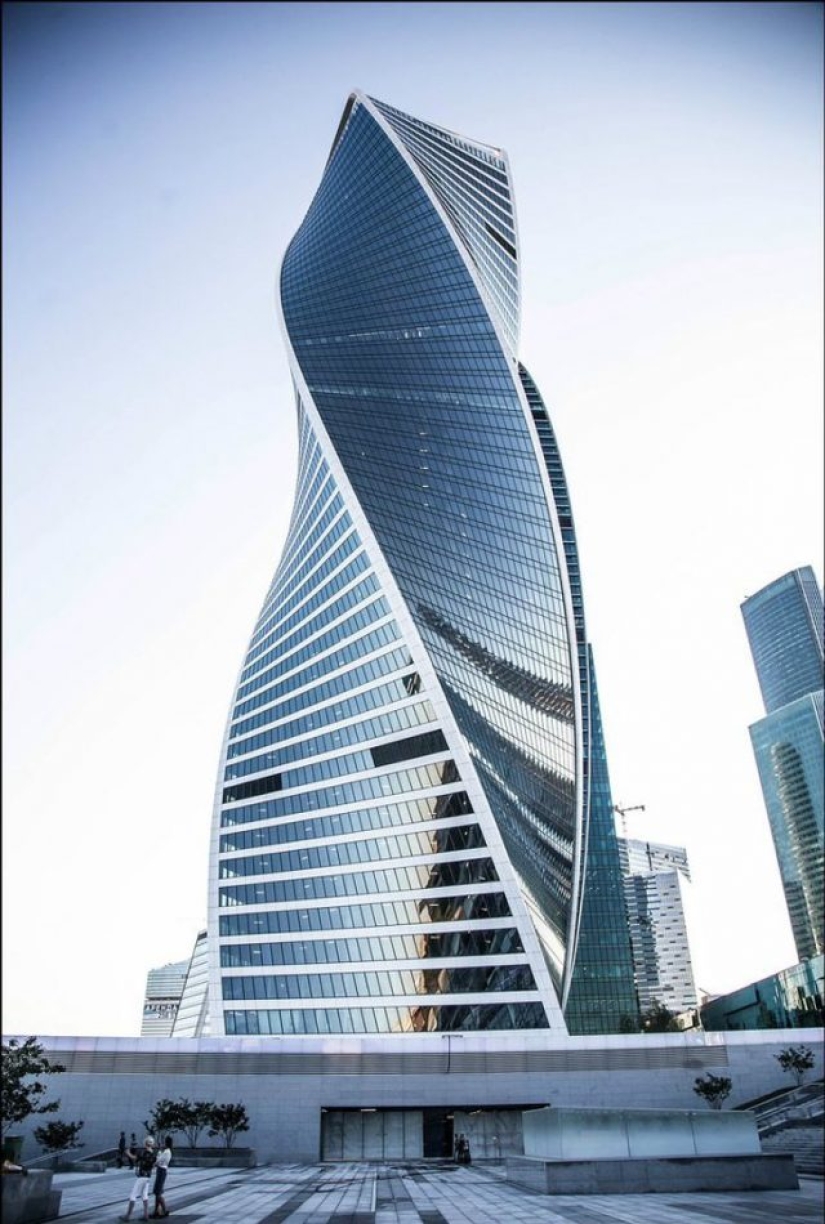 8 breathtaking skyscrapers that amazed the world