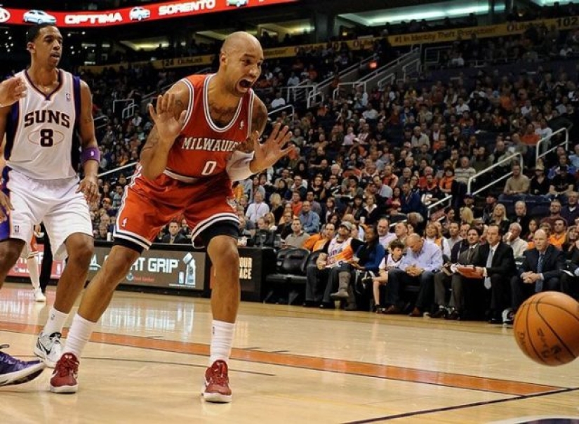 8 funniest sports moments caught on camera