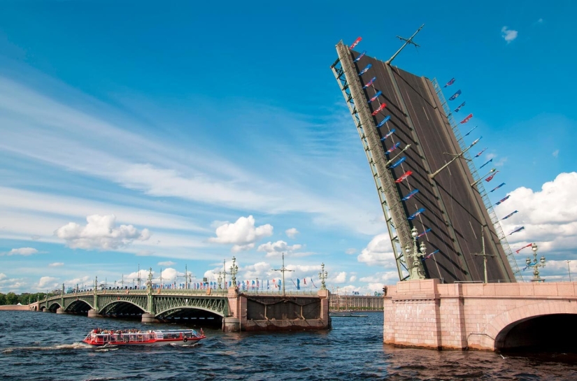 8 puentes más bellos de San Petersburgo