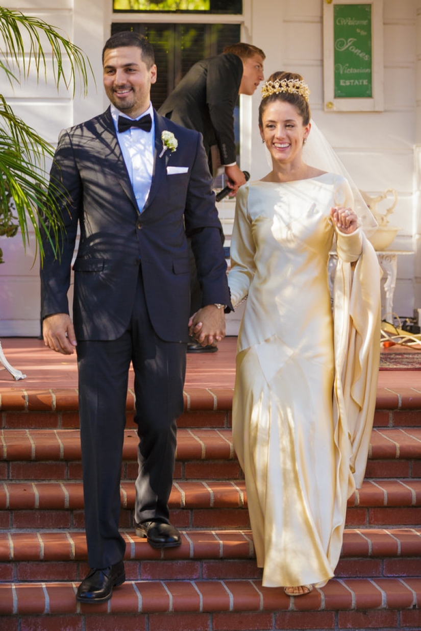 85 years old and still fit: 4 generations of women of the family get married in one dress