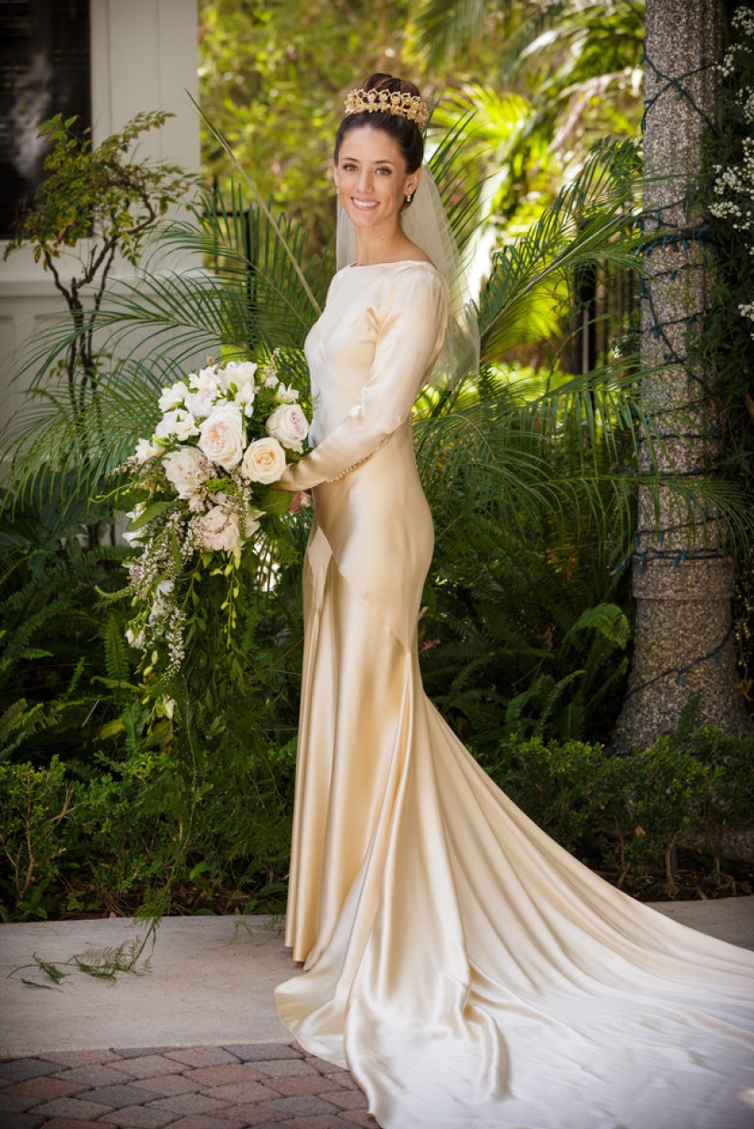 85 years old and still fit: 4 generations of women of the family get married in one dress
