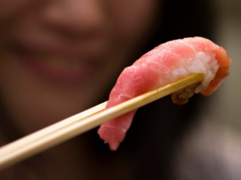 9 Foods You Rarely See on an Airplane