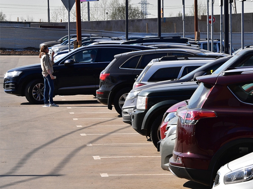 9 reasons why you can't leave a child alone in a car