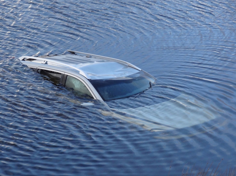 9 reasons why you can't leave a child alone in a car