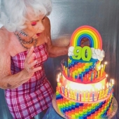 91-year-old granny lighter Helen Ruth van Winkle, or How to meet old age