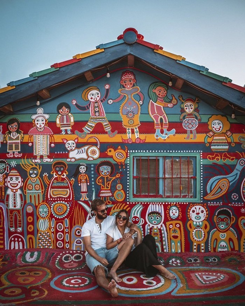 96-year-old Taiwanese saved the village from demolition, turning it into a rainbow attraction