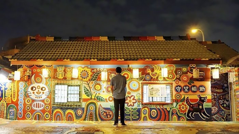 96-year-old Taiwanese saved the village from demolition, turning it into a rainbow attraction