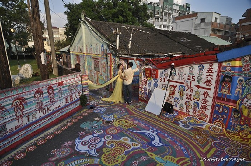 96-year-old Taiwanese saved the village from demolition, turning it into a rainbow attraction