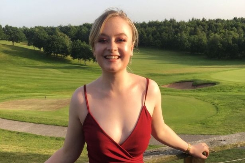 A 19-year-old student meets with five "daddies" who pay for everything