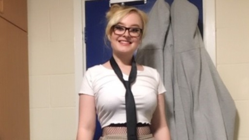 A 19-year-old student meets with five "daddies" who pay for everything