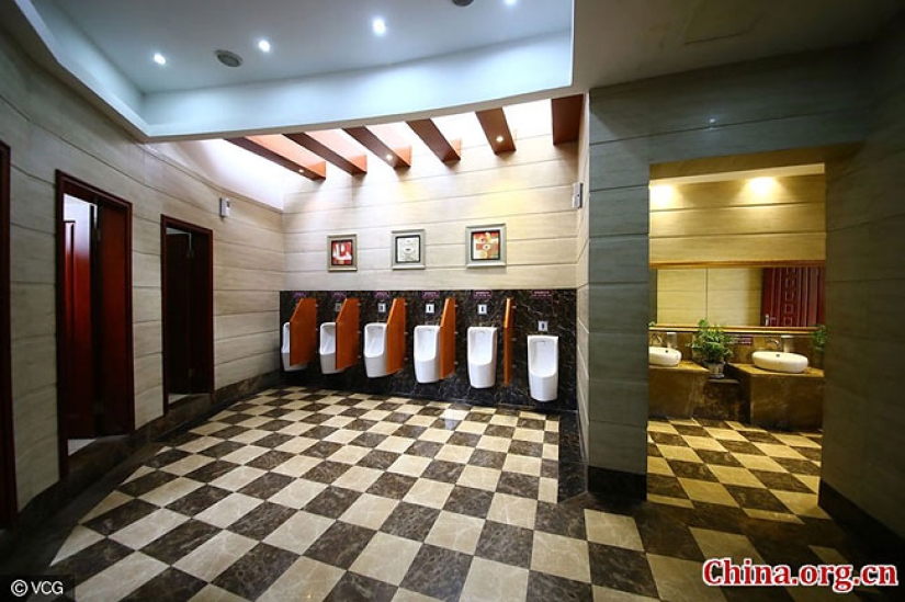 A 5-star public toilet has been opened in a Chinese city