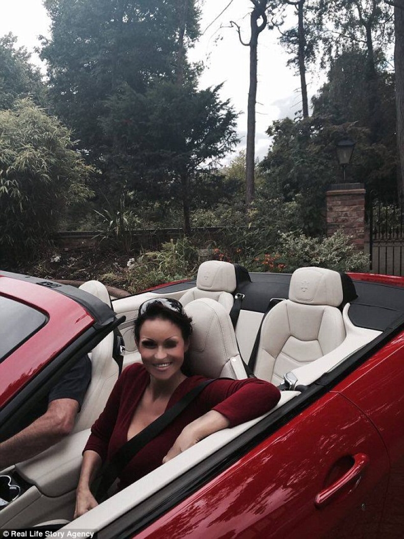 A 50-year-old plastic fan boasted that she looks 30 years old A 50-year-old plastic fan boasted that she looks 30 years old