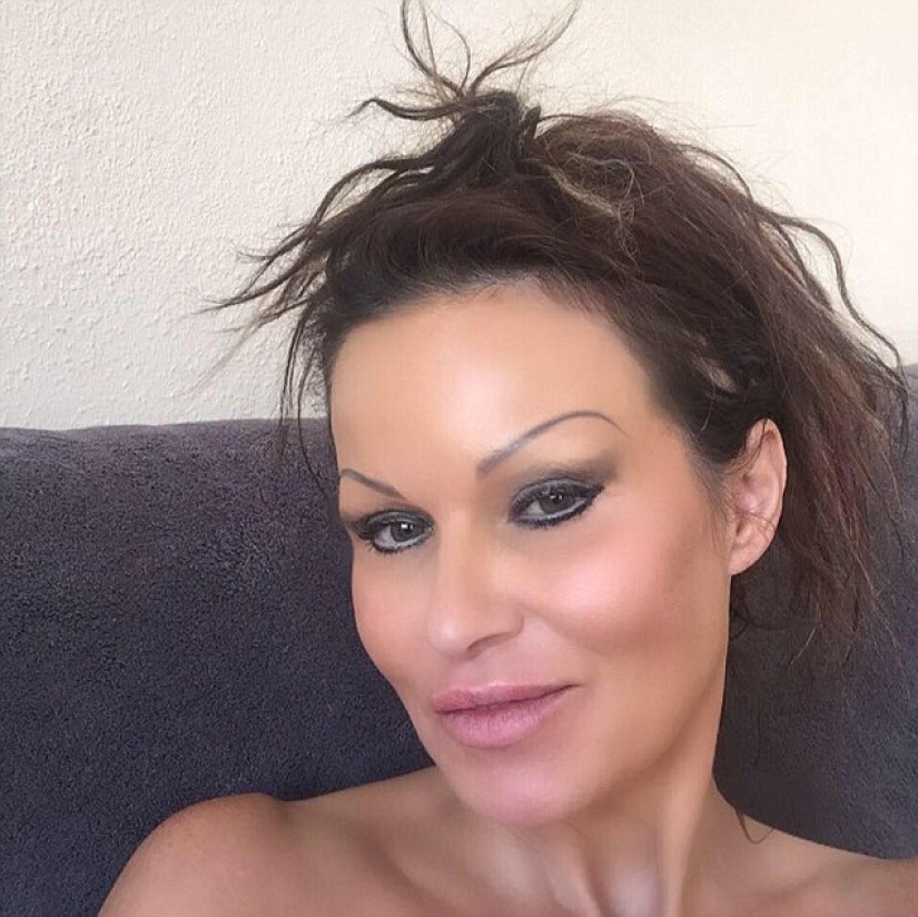 A 50-year-old plastic fan boasted that she looks 30 years old A 50-year-old plastic fan boasted that she looks 30 years old