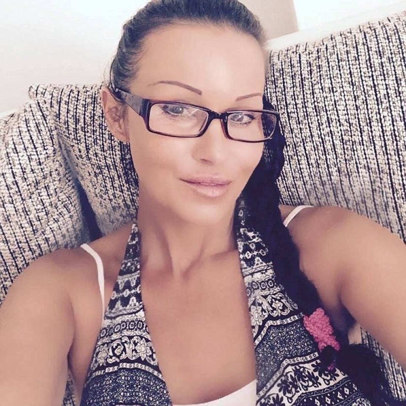 A 50-year-old plastic fan boasted that she looks 30 years old A 50-year-old plastic fan boasted that she looks 30 years old