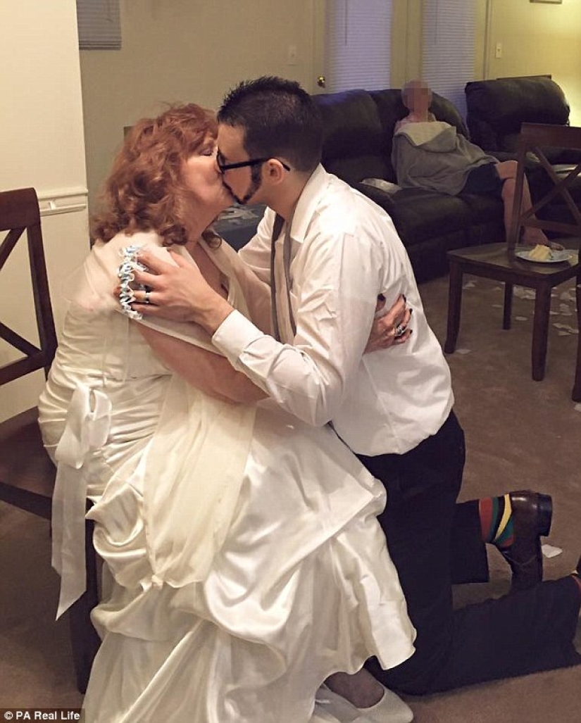 A 71-year-old American woman met a 17-year-old guy at her son's funeral and married him