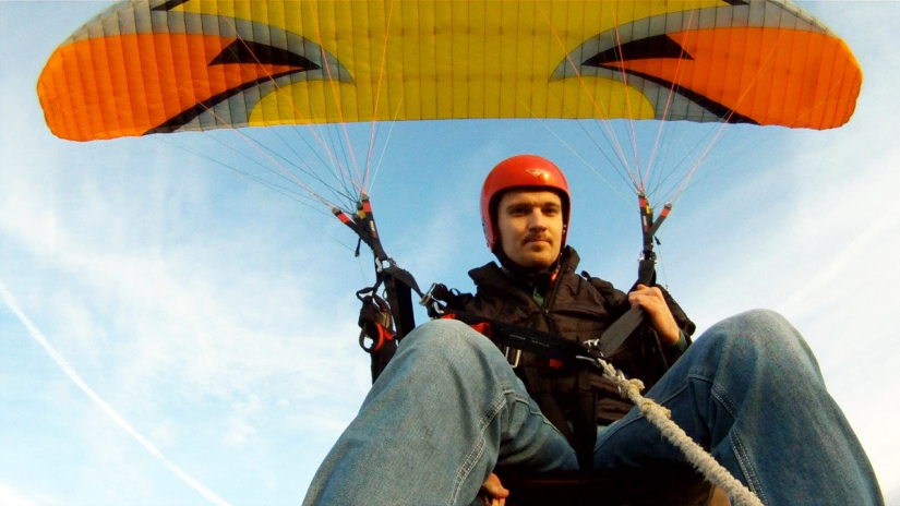 A bird's-eye view of the world: Paragliding