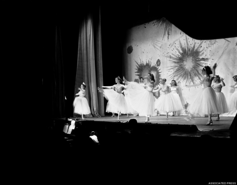 A brief but stunning history of burlesque in the 1950s A brief but stunning history of burlesque in the 1950s