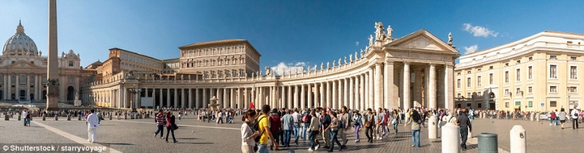 A British priest copied exactly the painting of the Sistine Chapel in five years