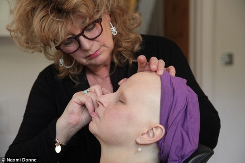 A British woman dying of cancer had a beautiful make-up and shooting done a couple of weeks before her death A British woman dying of cancer had a beautiful make-up and shooting done a couple of weeks before her death