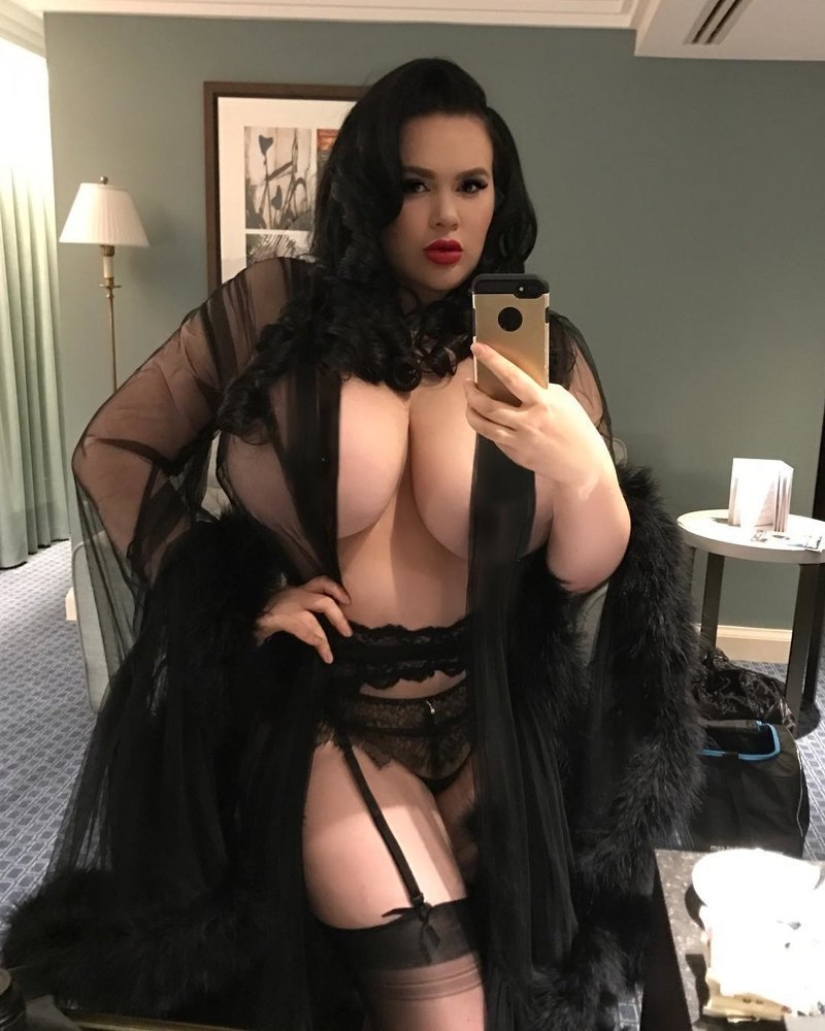 A buxom British woman, who was bullied at school, wiped her nose to all classmates, becoming a lingerie model