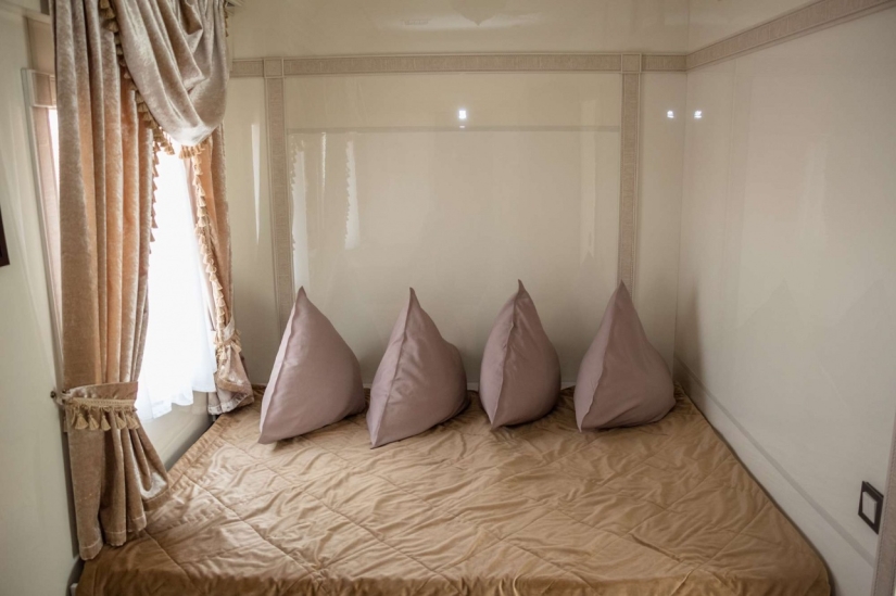 A carriage in which everyone will feel like a VIP: Kazakhs have created a five-star hotel on wheels