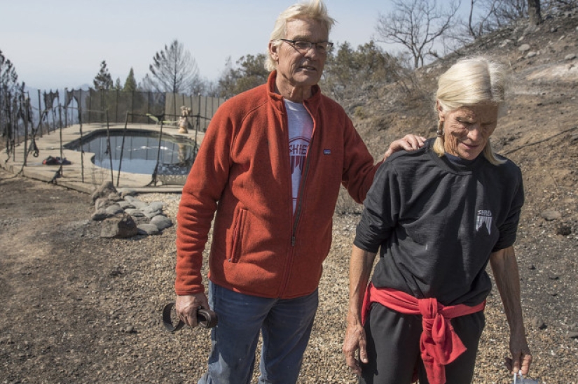 A couple from California escaped from a fire after sitting in a pool for six hours A couple from California escaped from a fire after sitting in a pool for six hours